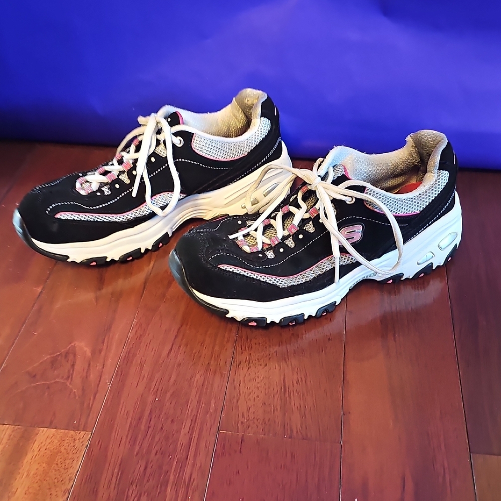 Skechers Black and White Athletic Shoes - Picture 3 of 5